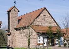 Evang. Kirche Weisbach - Ansicht von der Eingangsseite in der Sonne