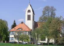Evang. Kirche Strümpfelbrunn mit Pfarrhaus - im Sonnenlicht